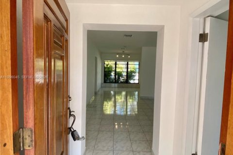 Villa ou maison à louer à Miami Beach, Floride: 4 chambres, 185.8 m2 № 2064490 - photo 22
