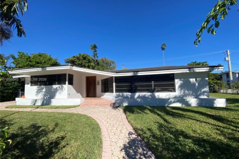 Villa ou maison à Miami Beach, Floride 4 chambres, 185.8 m2 № 2064490