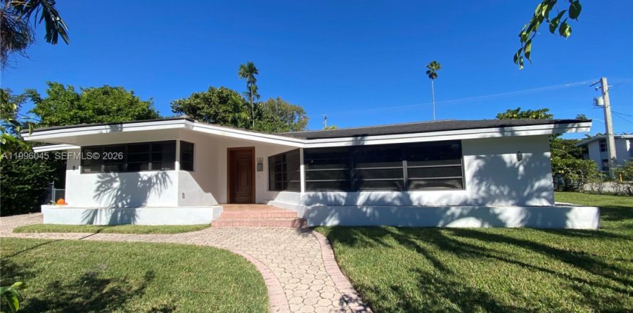 Villa ou maison à Miami Beach, Floride 4 chambres, 185.8 m2 № 2064490