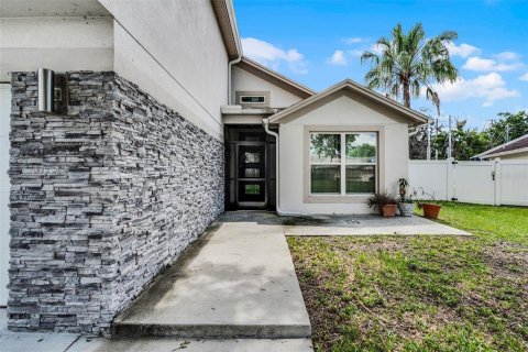 House in Kissimmee, Florida 4 bedrooms, 256.78 sq.m. № 1769839 - photo 2