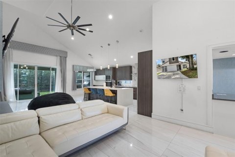 House in Kissimmee, Florida 4 bedrooms, 256.78 sq.m. № 1769839 - photo 6