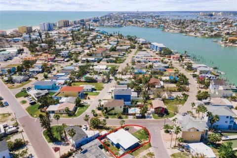 House in Madeira Beach, Florida 2 bedrooms, 96.99 sq.m. № 1632398 - photo 5
