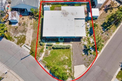 House in Madeira Beach, Florida 2 bedrooms, 96.99 sq.m. № 1632398 - photo 3