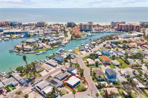 House in Madeira Beach, Florida 2 bedrooms, 96.99 sq.m. № 1632398 - photo 6