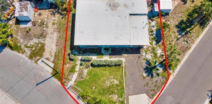 House in Madeira Beach, Florida 2 bedrooms, 96.99 sq.m. № 1632398