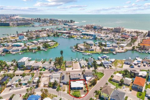 House in Madeira Beach, Florida 2 bedrooms, 96.99 sq.m. № 1632398 - photo 7