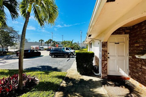 Appartement à louer à Fort Lauderdale, Floride: 3 chambres, 139.35 m2 № 2017817 - photo 2