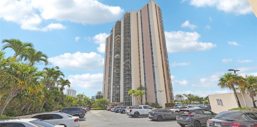 Condominio en Aventura, Florida, 2 dormitorios  № 1830489