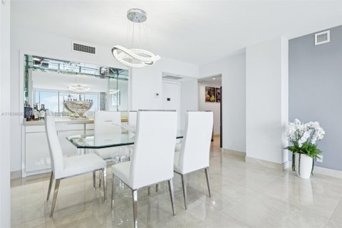 Condominio en venta en Aventura, Florida, 2 dormitorios, 121.98 m2 № 1830489 - foto 9