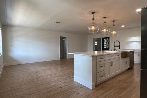 House in Orlando, Florida 3 bedrooms, 140.93 sq.m. № 1662873 - photo 7