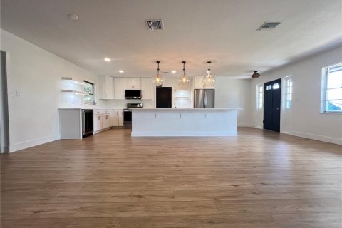 House in Orlando, Florida 3 bedrooms, 140.93 sq.m. № 1662873 - photo 10