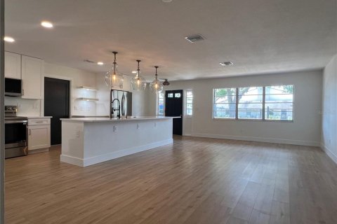 House in Orlando, Florida 3 bedrooms, 140.93 sq.m. № 1662873 - photo 5