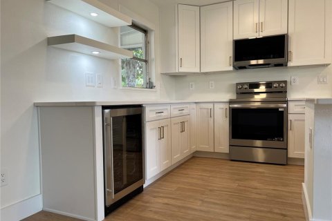 House in Orlando, Florida 3 bedrooms, 140.93 sq.m. № 1662873 - photo 12
