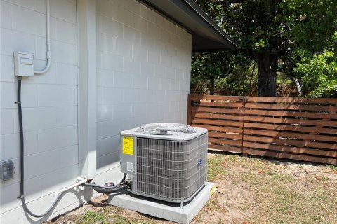 House in Orlando, Florida 3 bedrooms, 140.93 sq.m. № 1662873 - photo 29