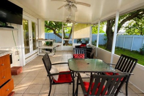 Casa en venta en Cutler Bay, Florida, 3 dormitorios, 167.13 m2 № 2261622 - foto 7