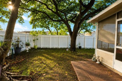 Casa en venta en Cutler Bay, Florida, 3 dormitorios, 167.13 m2 № 2261622 - foto 4