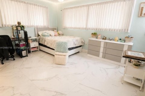 Casa en venta en Cutler Bay, Florida, 3 dormitorios, 167.13 m2 № 2261622 - foto 13
