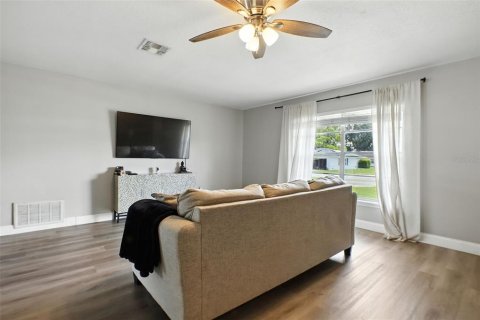 Casa en venta en Deltona, Florida, 3 dormitorios, 139.26 m2 № 1878281 - foto 3