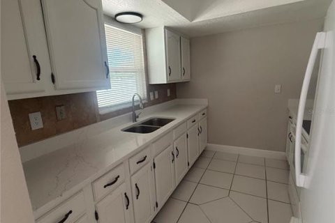 House in Spring Hill, Florida 3 bedrooms, 120.77 sq.m. № 2202363 - photo 9