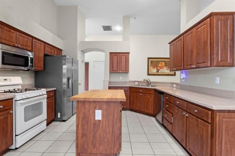 House in Tampa, Florida 5 bedrooms, 217.58 sq.m. № 2345647 - photo 6