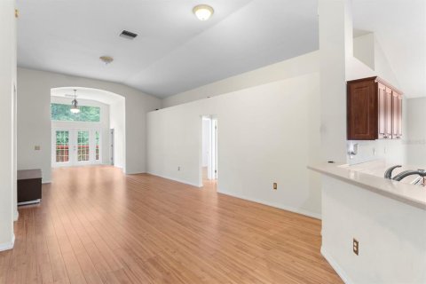 House in Tampa, Florida 5 bedrooms, 217.58 sq.m. № 2345647 - photo 3
