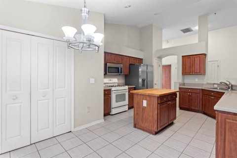 House in Tampa, Florida 5 bedrooms, 217.58 sq.m. № 2345647 - photo 5