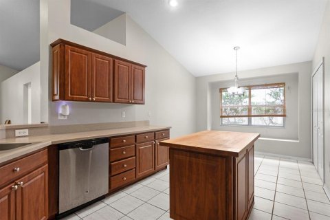 House in Tampa, Florida 5 bedrooms, 217.58 sq.m. № 2345647 - photo 4