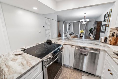 Condo in Plantation, Florida, 1 bedroom № 2187272 - photo 12