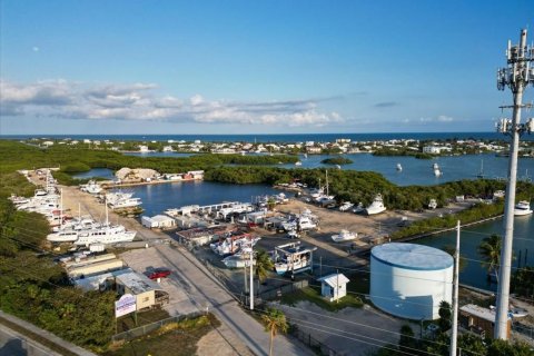 Commercial property in Marathon, Florida № 1579206 - photo 2