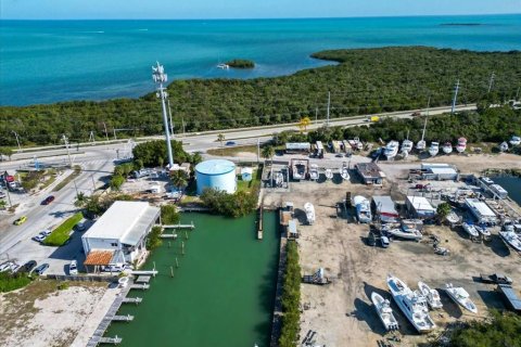 Commercial property in Marathon, Florida № 1579206 - photo 15