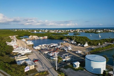 Commercial property in Marathon, Florida № 1579206 - photo 18