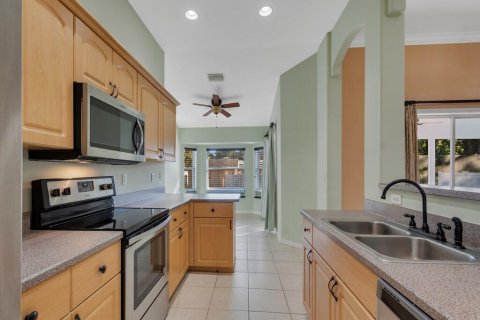 Villa ou maison à louer à Sebastian, Floride: 3 chambres, 153.57 m2 № 2388459 - photo 9