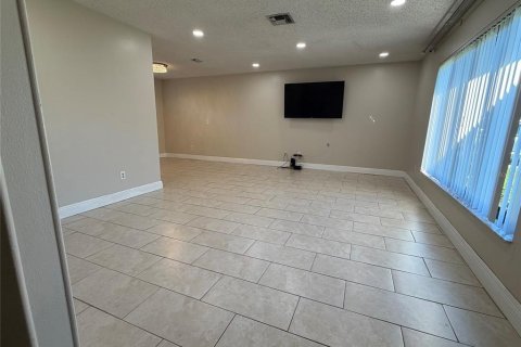 Villa ou maison à louer à Longwood, Floride: 3 chambres, 148.27 m2 № 2415076 - photo 4