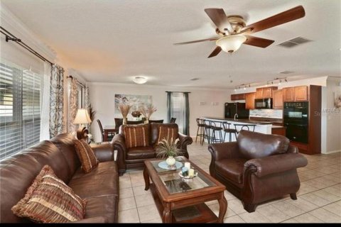 Casa en alquiler en Kissimmee, Florida, 4 dormitorios, 156.17 m2 № 1904188 - foto 3