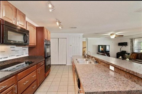 Casa en alquiler en Kissimmee, Florida, 4 dormitorios, 156.17 m2 № 1904188 - foto 5