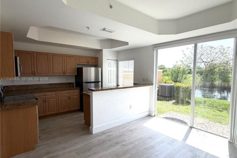 Touwnhouse à vendre à Pembroke Pines, Floride: 3 chambres, 149.85 m2 № 2181081 - photo 13