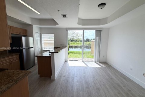 Touwnhouse à vendre à Pembroke Pines, Floride: 3 chambres, 149.85 m2 № 2181081 - photo 10