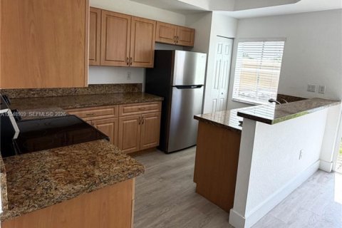 Touwnhouse à vendre à Pembroke Pines, Floride: 3 chambres, 149.85 m2 № 2181081 - photo 11