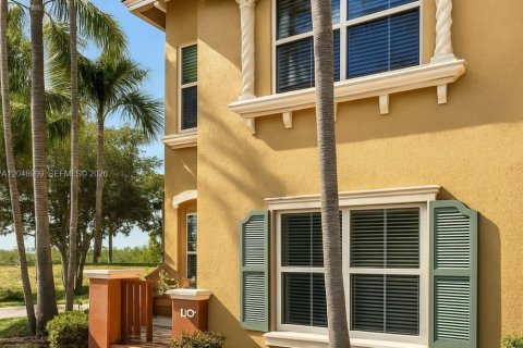 Touwnhouse à vendre à Pembroke Pines, Floride: 3 chambres, 149.85 m2 № 2181081 - photo 2