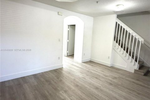 Touwnhouse à vendre à Pembroke Pines, Floride: 3 chambres, 149.85 m2 № 2181081 - photo 7