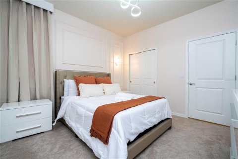 House in Davenport, Florida 7 bedrooms, 304.81 sq.m. № 1343620 - photo 21