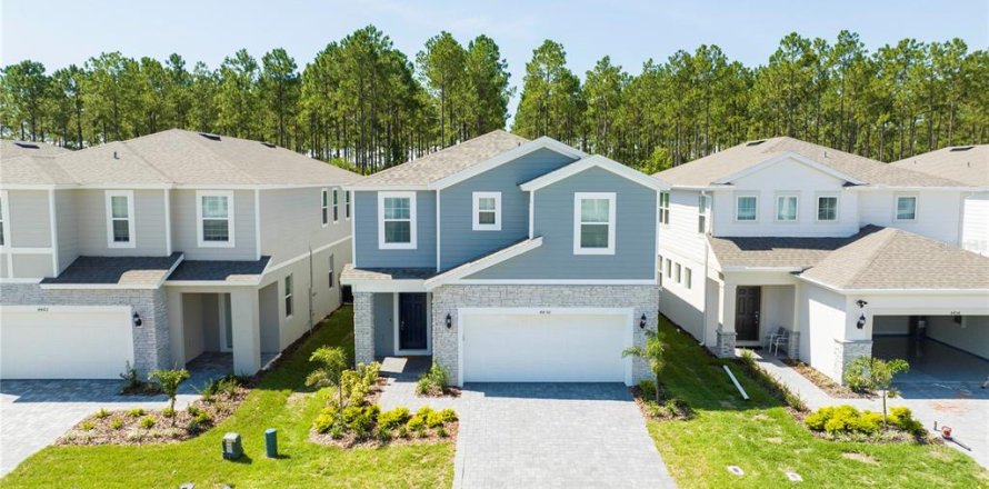House in Davenport, Florida 7 bedrooms, 304.81 sq.m. № 1343620