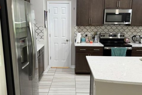 Townhouse in Wesley Chapel, Florida 3 bedrooms, 152.08 sq.m. № 1853410 - photo 8