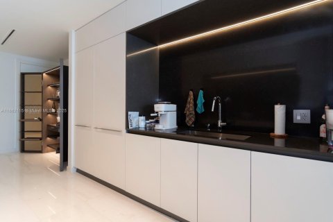 Condo in Miami, Florida, 3 bedrooms  № 1933189 - photo 16