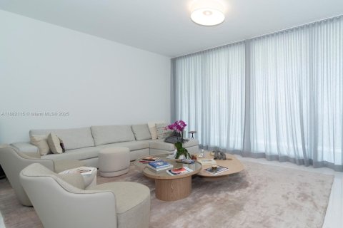 Condo in Miami, Florida, 3 bedrooms  № 1933189 - photo 11