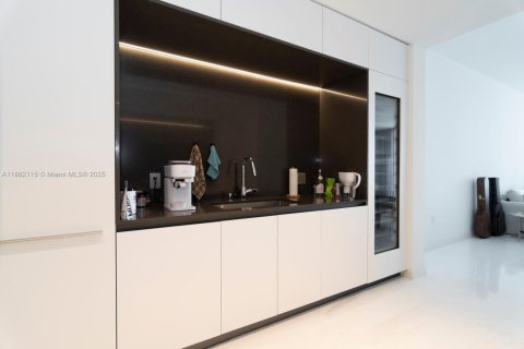 Condo in Miami, Florida, 3 bedrooms  № 1933189 - photo 18