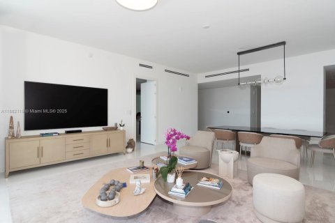 Condo in Miami, Florida, 3 bedrooms  № 1933189 - photo 13