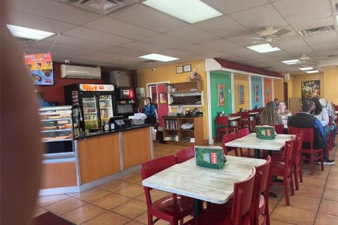 Propiedad comercial en alquiler en Alachua, Florida, 150.5 m2 № 1535869 - foto 6