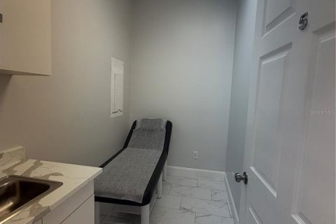 Immobilier commercial à louer à Ocoee, Floride: 139.35 m2 № 2139762 - photo 6