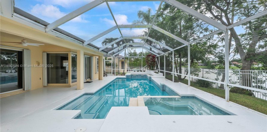 Casa en Sunrise, Florida 4 dormitorios, 254.37 m2 № 1947196